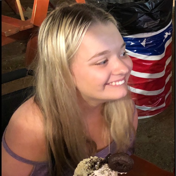 Meet your Posher, Brianna - Picture 4 of 7